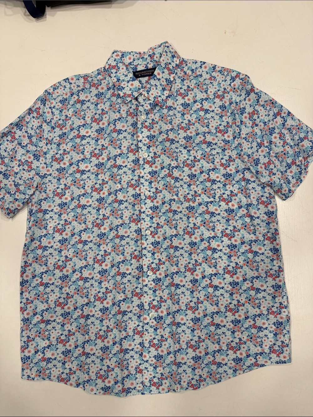Roundtree & Yorke Light Blue Floral Short-Sleeve Button-Up Shirt